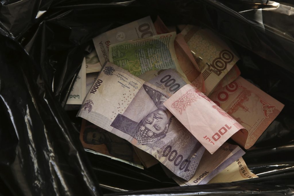 rupiah melemah