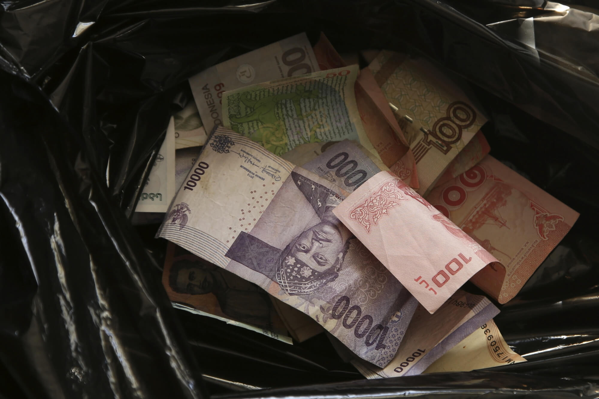 rupiah melemah